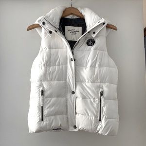 NWOT Abercrombie and Fitch puffer vest, size M